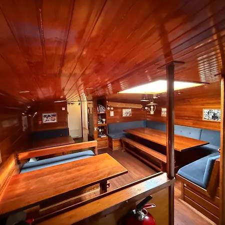 Tjalk Schip Orion Botel Enkhuizen