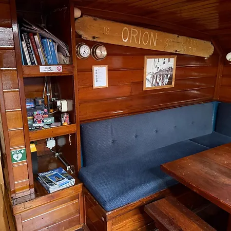 Tjalk Schip Orion Botel *
