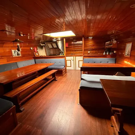 Tjalk Schip Orion Enkhuizen