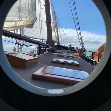 Tjalk Schip Orion Botel
