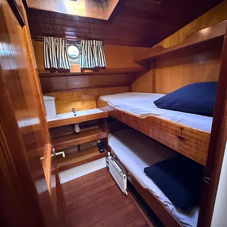 Tjalk Schip Orion Botel Enkhuizen