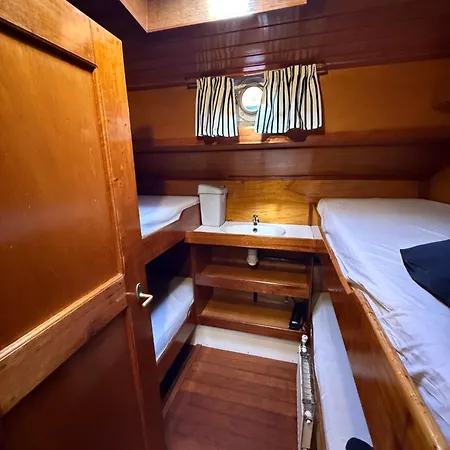 Tjalk Schip Orion Botel *
