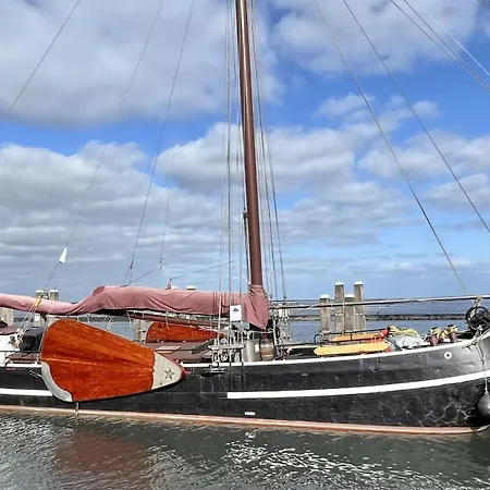 Botel Tjalk Schip Orion *