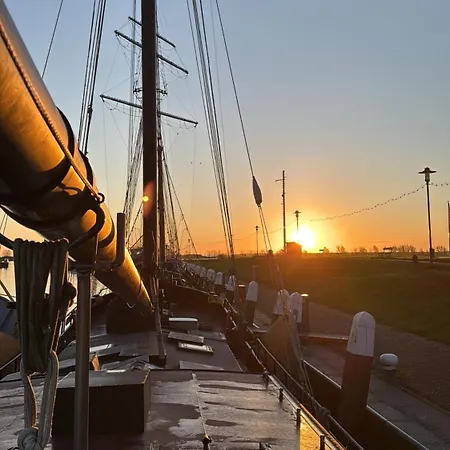 Tjalk Schip Orion Botel *